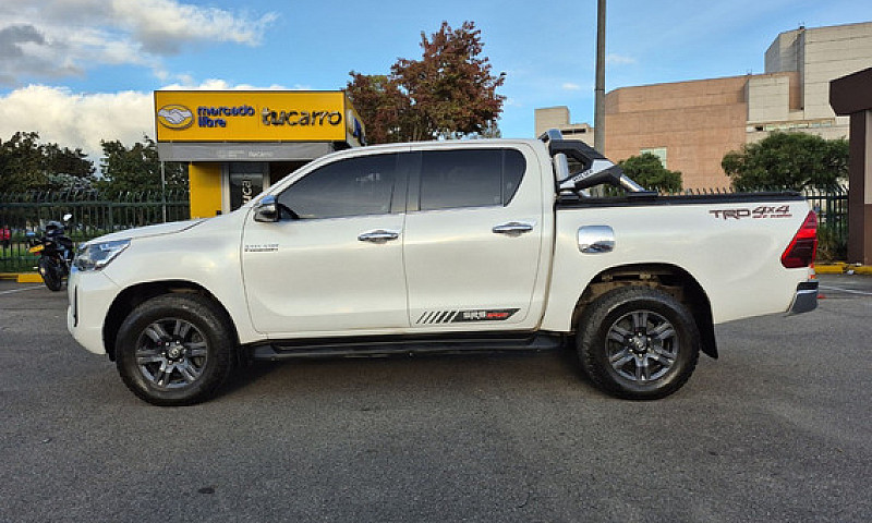 Toyota Hilux 2.4 I M...