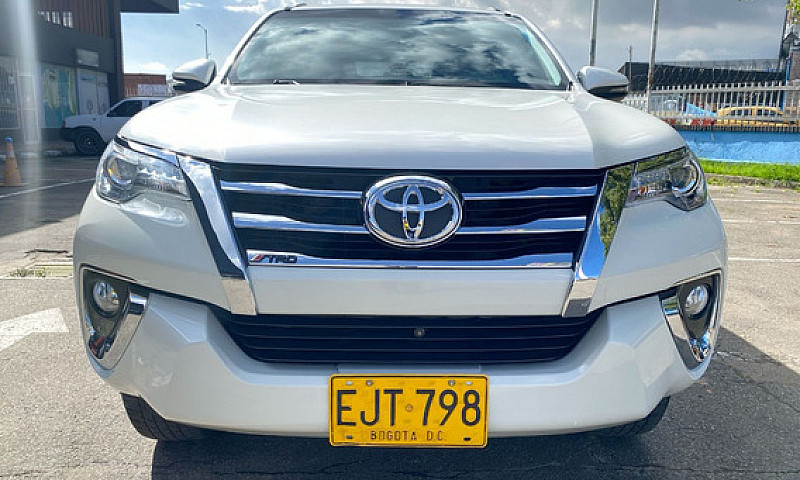 Toyota Fortuner Srv ...