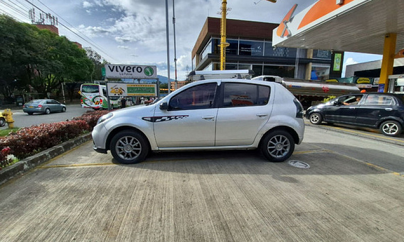 Renault Sandero 1.6 ...