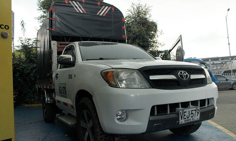 Toyota Hilux 2.7 Est...