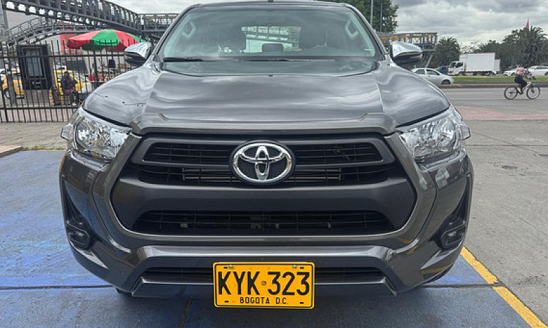 Toyota Hilux 2.4 Mec...