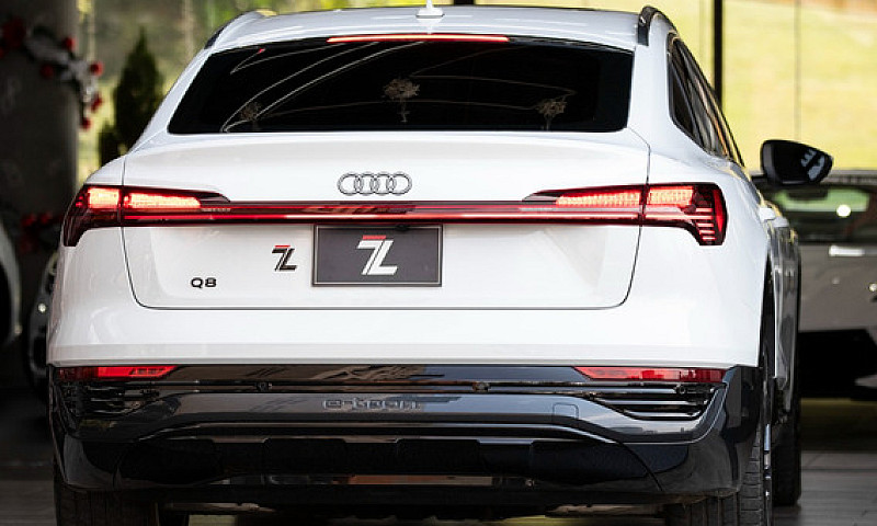 Audi Q8 E-Tron 55 Qu...