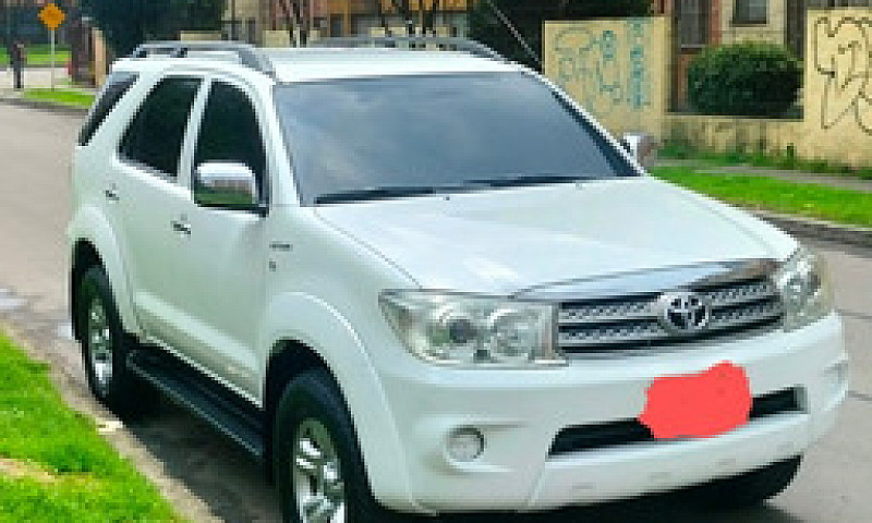 Toyota Fortuner 2.7L...