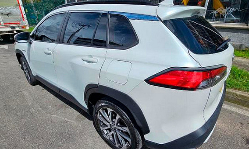 Toyota Corolla Cross...