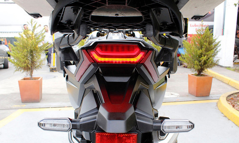Honda Xadv 750...
