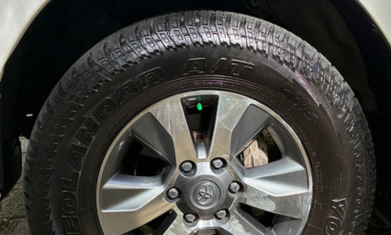 Toyota Hilux 2.4...