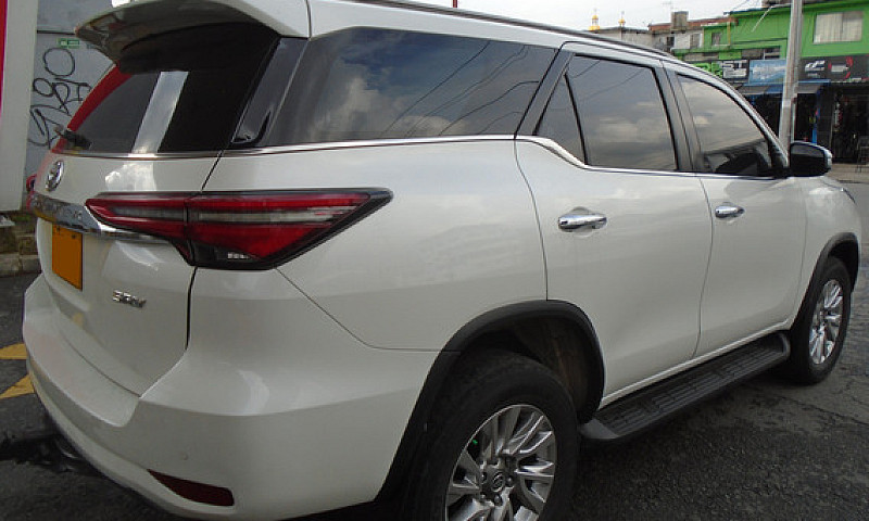 Toyota Fortuner 2.4 ...