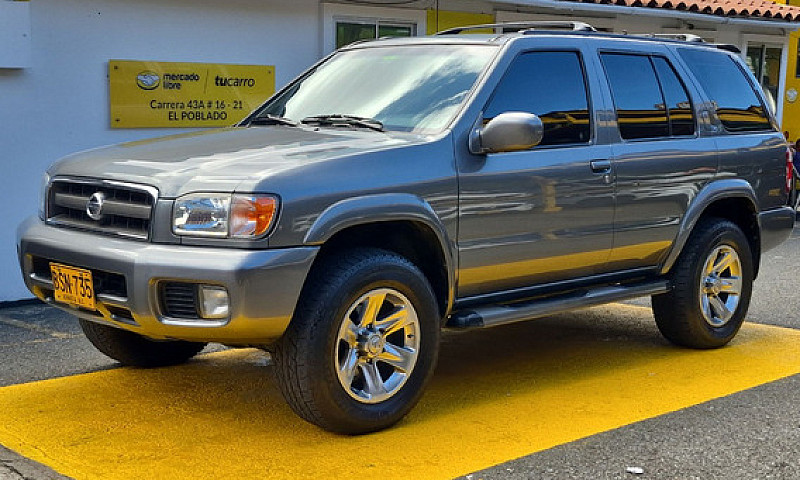 Nissan Pathfinder R5...