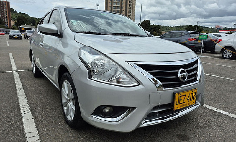Nissan Versa 1.6 Adv...