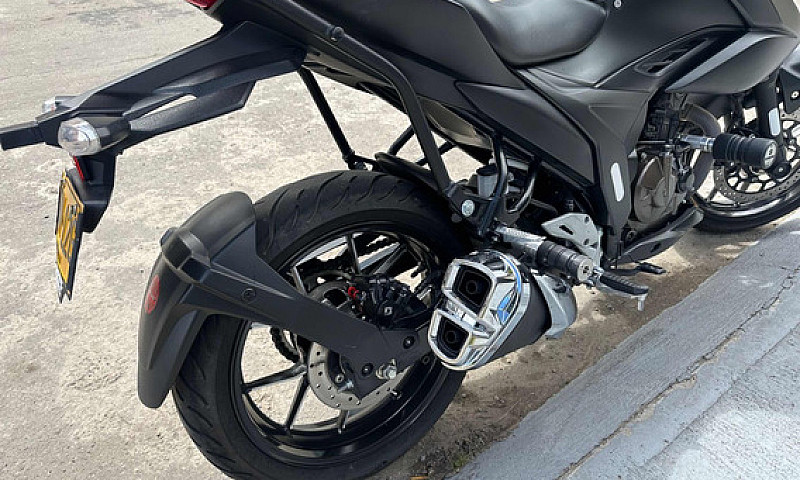 Suzuki Gixxer 250...