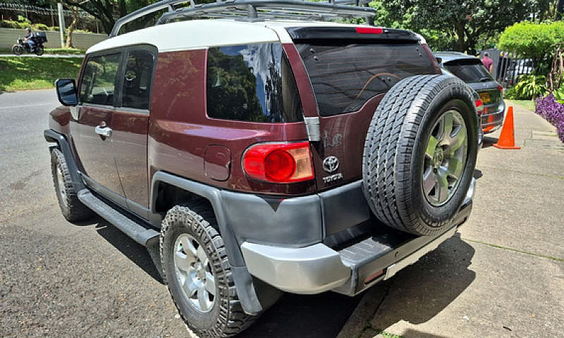 Toyota Fj Cruiser 4....