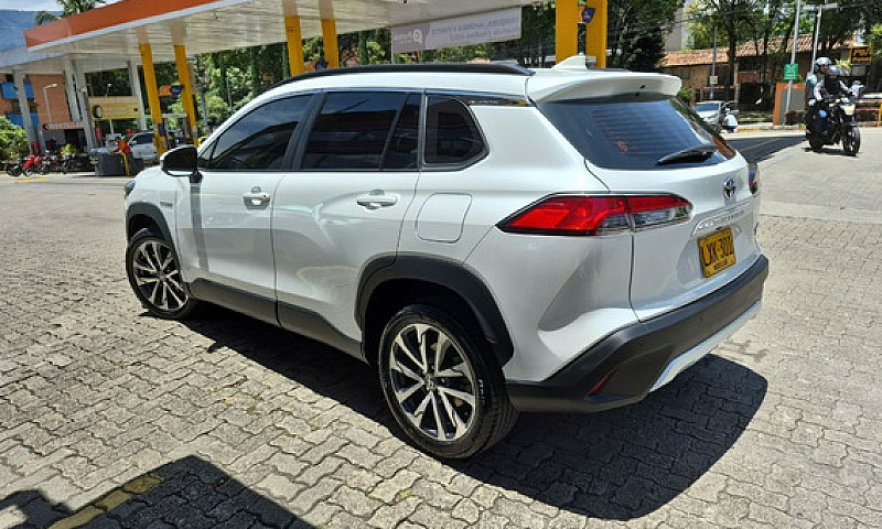 Toyota Corolla Cross...