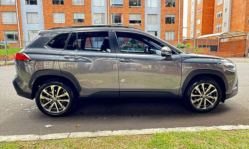 Toyota Corolla Cross...