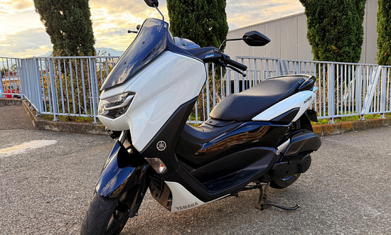 Yamaha N-Max Connect...