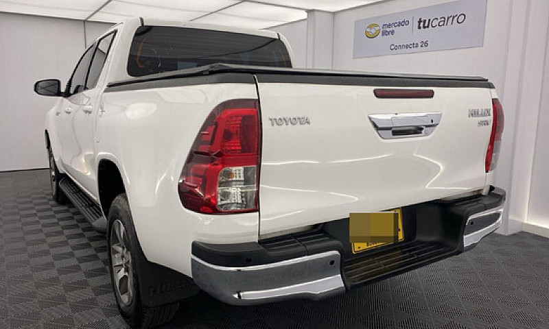 Toyota Hilux 2.8L...