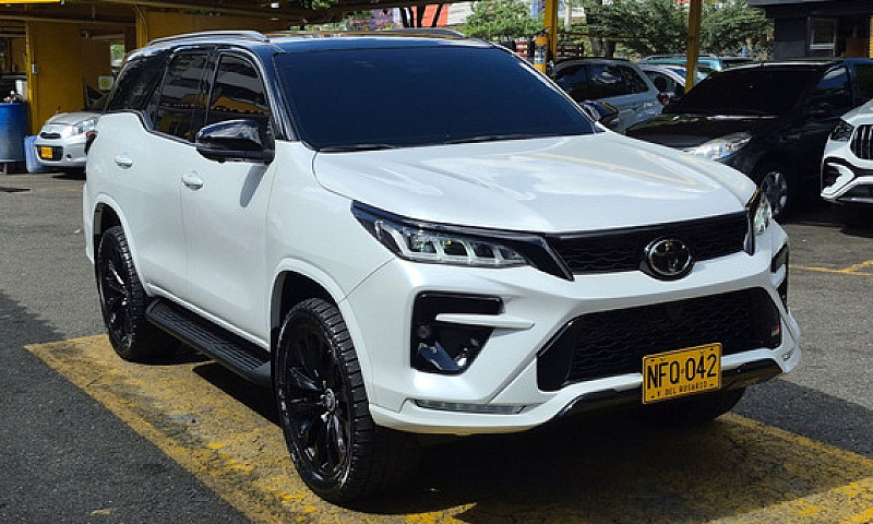 Toyota Fortuner 2.8 ...