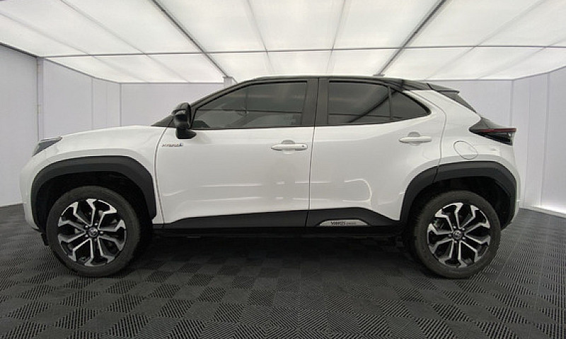 Toyota Yaris Cross 1...