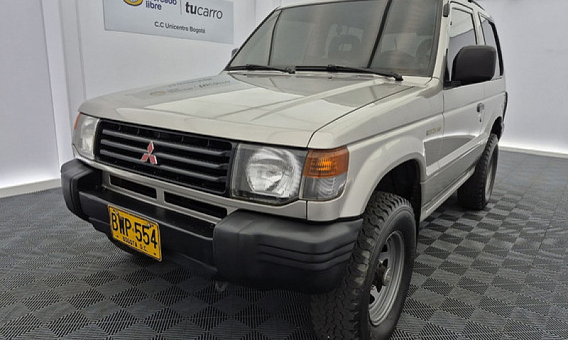 Mitsubishi Montero 2...