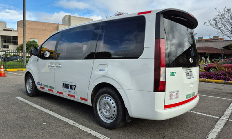 Hyundai Staria 2.2 D...