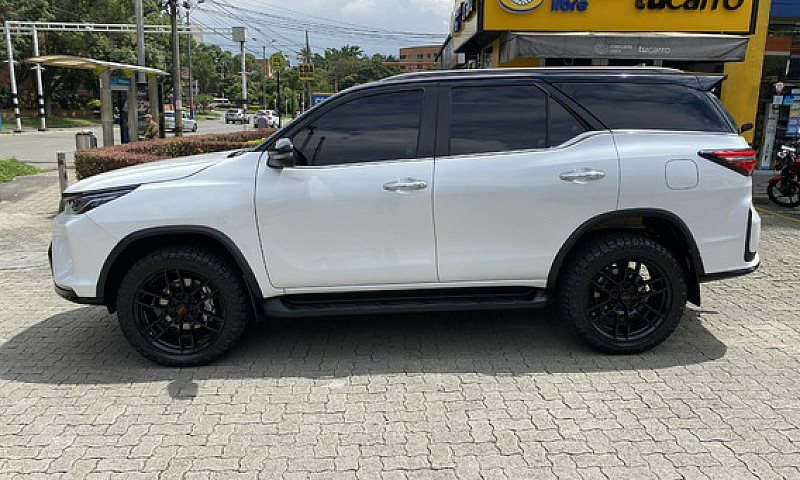 Toyota Fortuner 2.8 ...