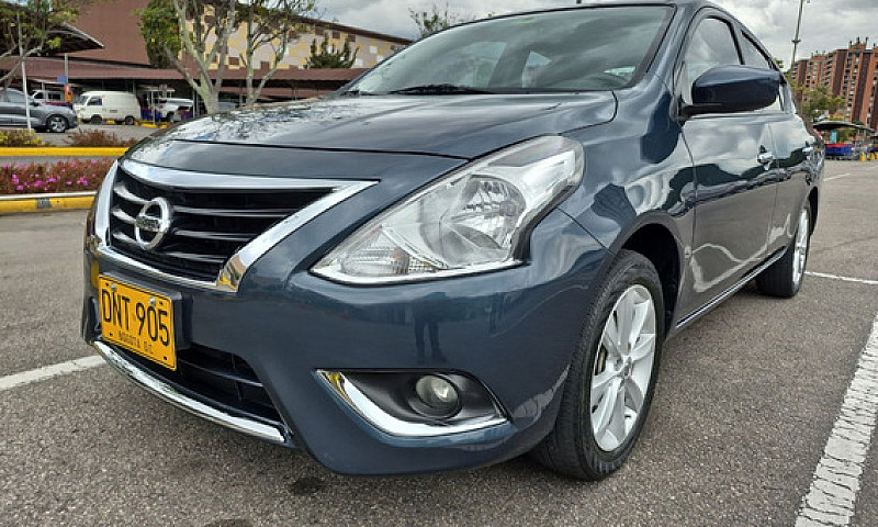 Nissan Versa 1.6 Adv...