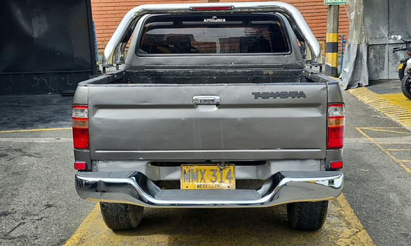 Toyota Hilux 2.4 Ex ...