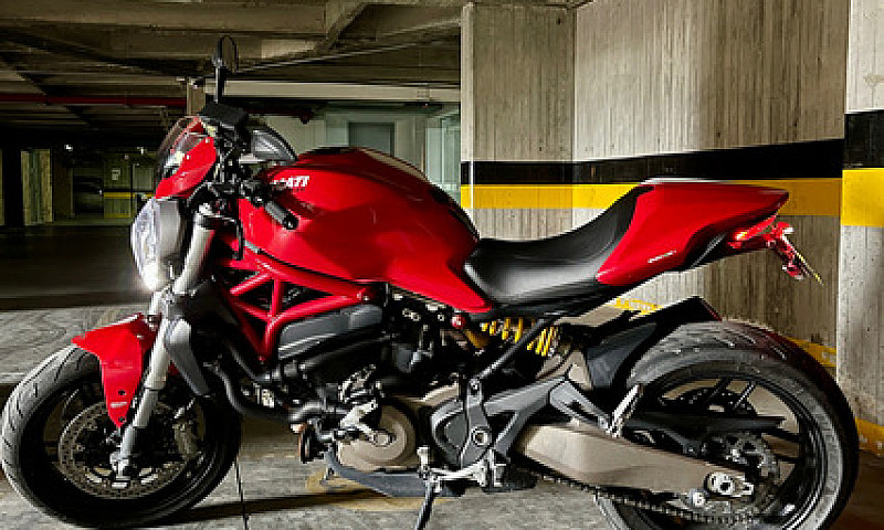 Ducati Monster 821 S...