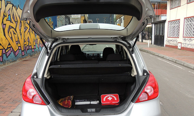 Nissan Tiida 1.8 Pre...