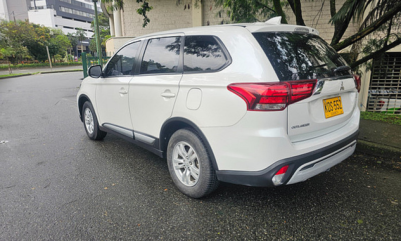 Mitsubishi Outlander...