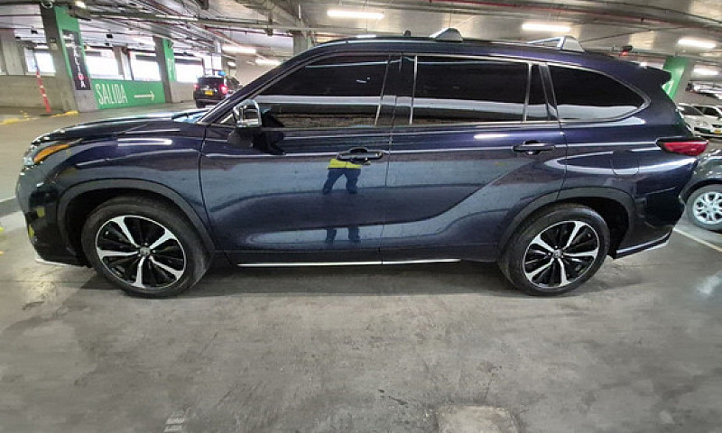 Toyota Highlander 3....