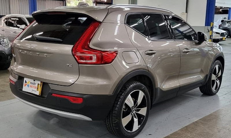 Volvo Xc40 Momentum ...