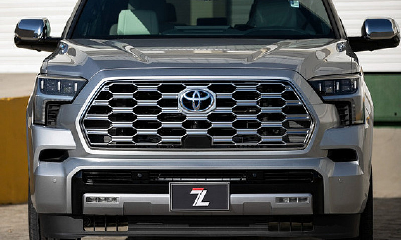 Toyota Sequoia Capst...