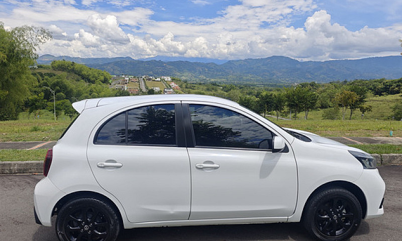Nissan March 1.6 Adv...