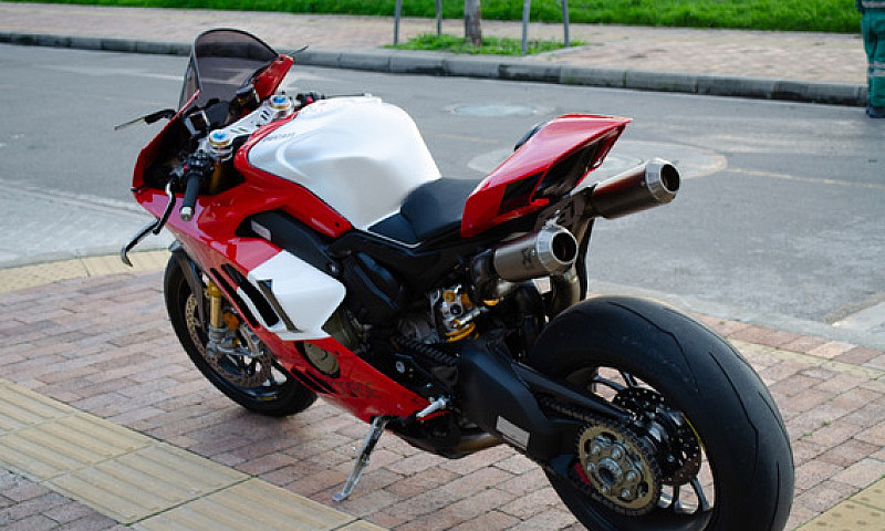 Ducati Panigale V4R ...