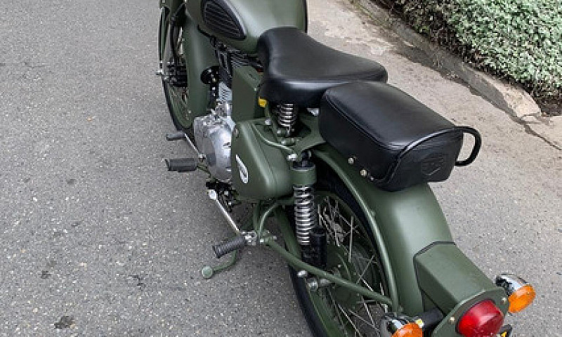 Royal Enfield Classi...