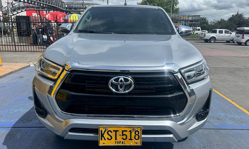 Toyota Hilux Srx 2.8...