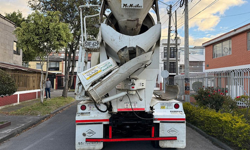 International 7600 W...