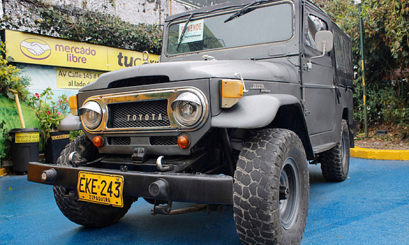 Yoyota Fj-40 Land Cr...
