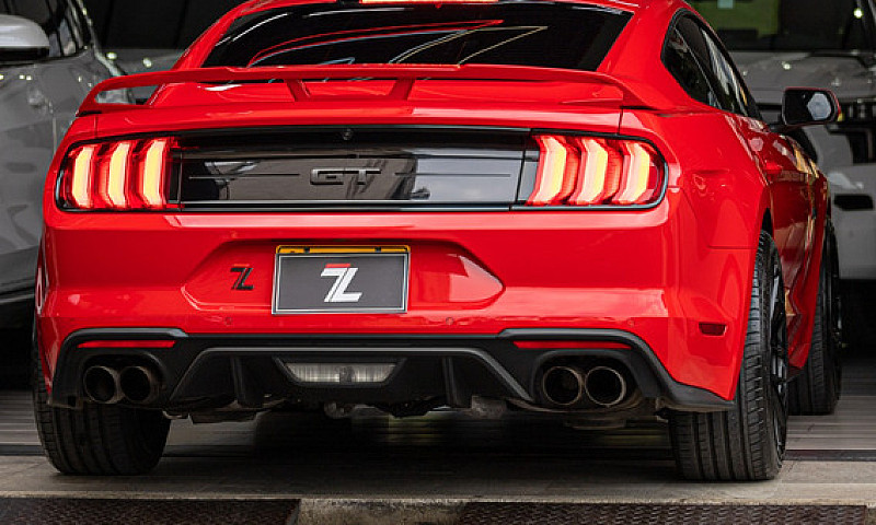 Ford Mustang Gt 5.0...