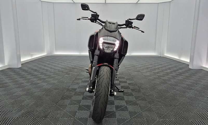 Ducati Diavel Carbon...