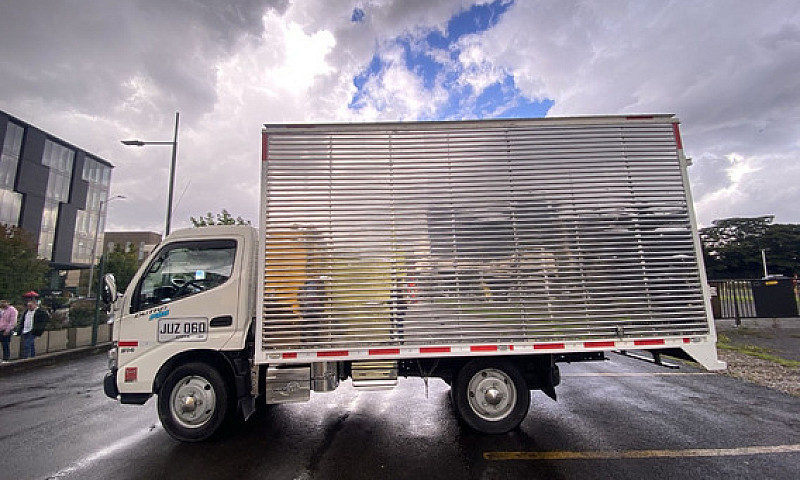 Hino 300 Pro  Xzu640...