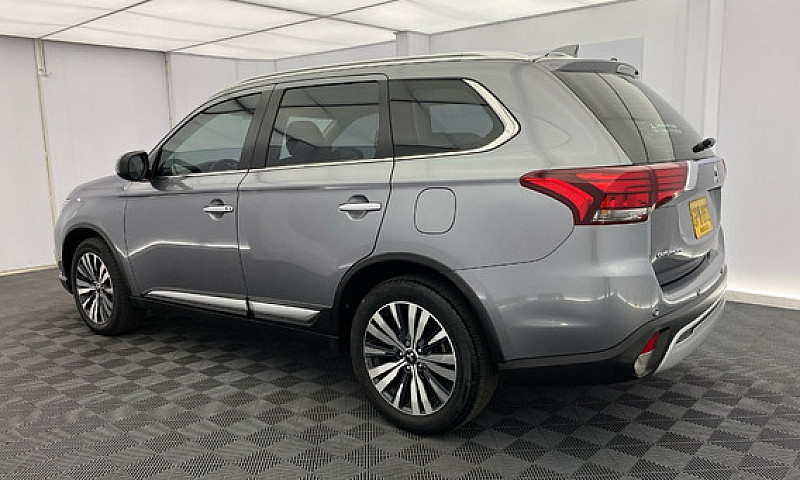 Mitsubishi Outlander...