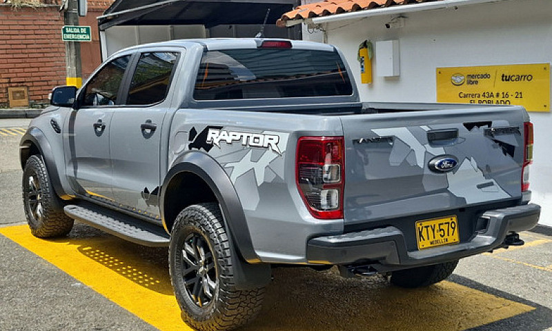 Ford Ranger Raptor 2...