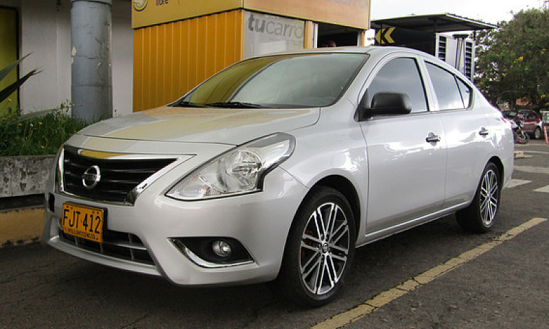 Nissan Versa 1.6 Adv...
