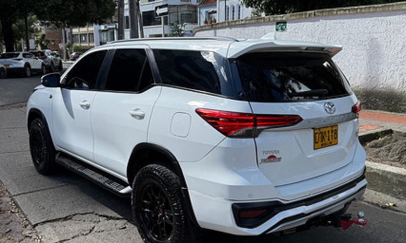Toyota Fortuner 2.7L...