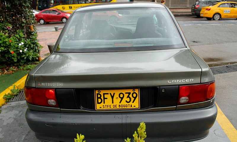 Mitsubishi Lancer 1....