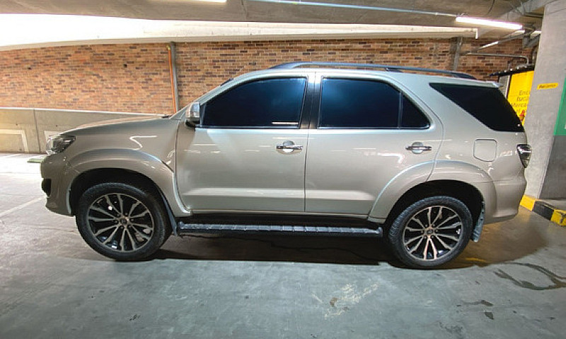 Toyota Fortuner 2.7L...