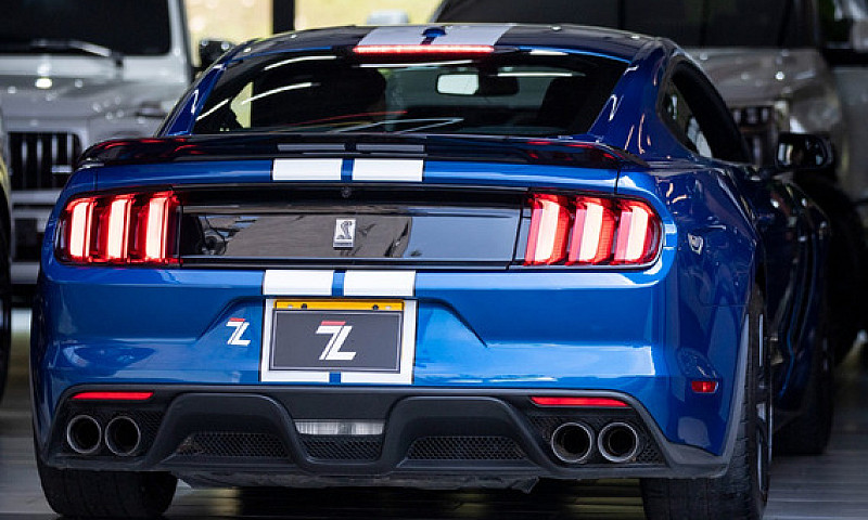 Ford Mustang Shelby ...