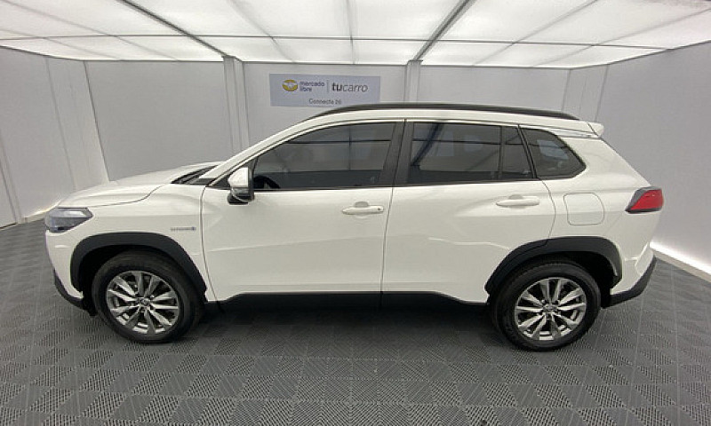 Toyota Corolla Cross...