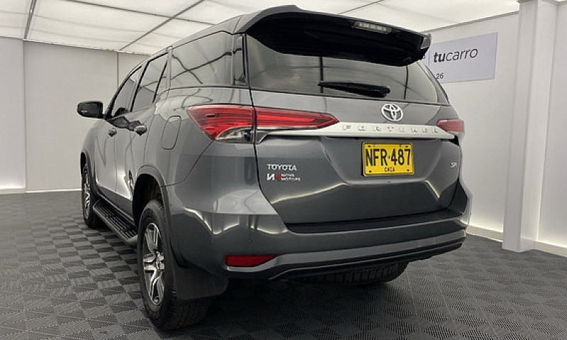 Toyota Fortuner 2.8L...